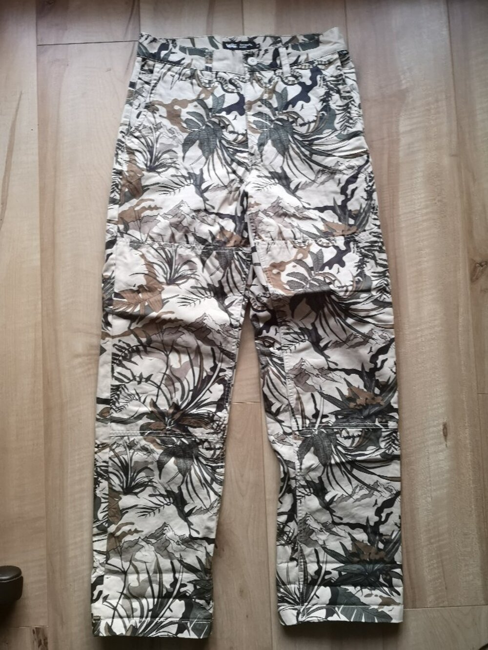 Vans Authentic Chino Loose Fit Tropical Floral Camo Pants - Size 28 (Fits ~30)